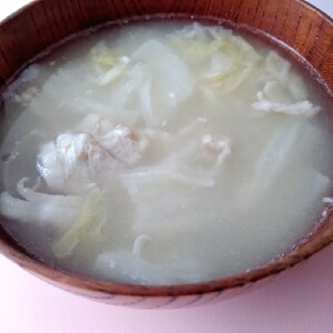 寒い日に♡白菜と豚肉のお味噌汁